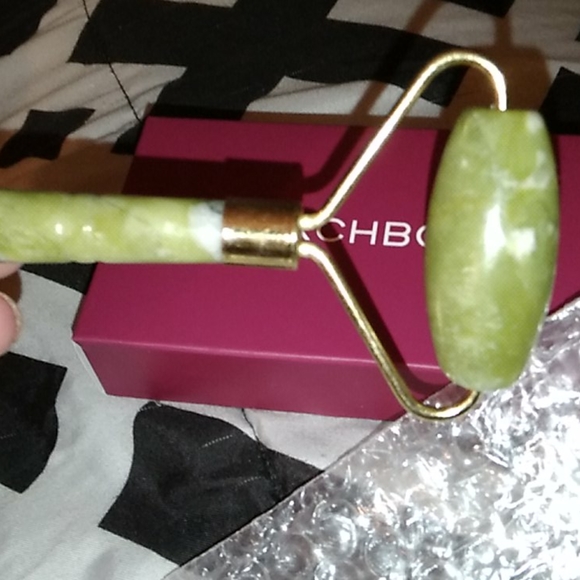 NWOT Relaxing Jade Roller - Picture 2 of 3